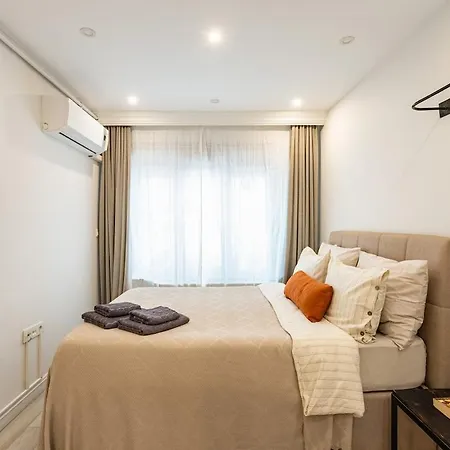 Feriehus Private Building W Terrace Walk To Taksim & 6 Guests