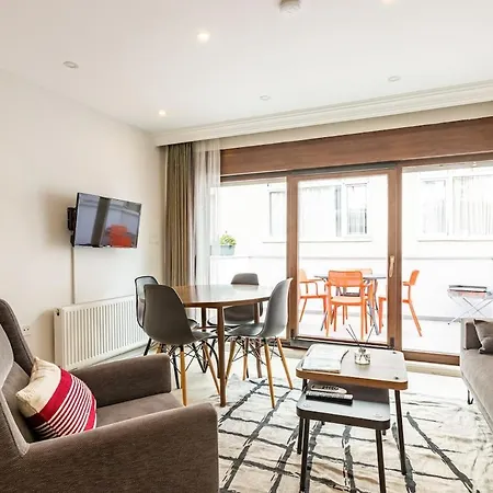 Feriehus Private Building W Terrace Walk To Taksim & 6 Guests