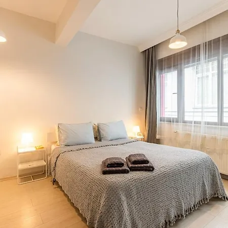 Private Building W Terrace Walk To Taksim & 6 Guests