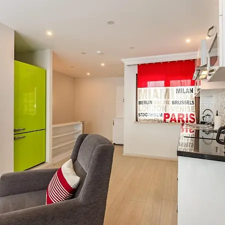Private Building W Terrace Walk To Taksim & 6 Guests Feriehus *