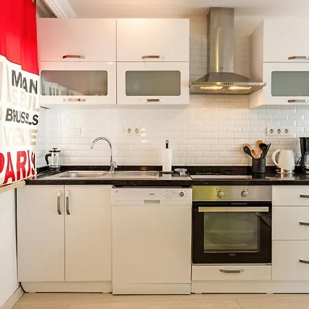 度假居 Private Building W Terrace Walk To Taksim & 6 Guests