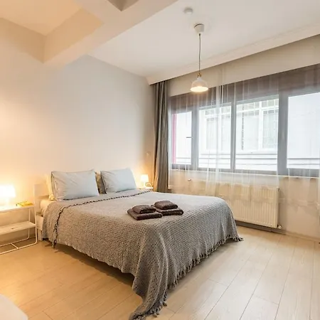 Private Building W Terrace Walk To Taksim & 6 Guests *