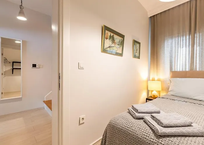 Private Building W Terrace Walk To Taksim & 6 Guests * 伊斯坦布尔