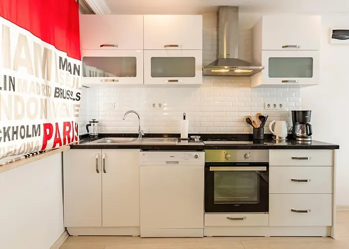 度假居 Private Building W Terrace Walk To Taksim & 6 Guests