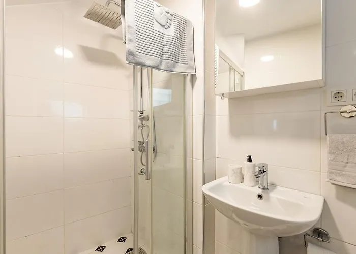 Private Building W Terrace Walk To Taksim & 6 Guests *