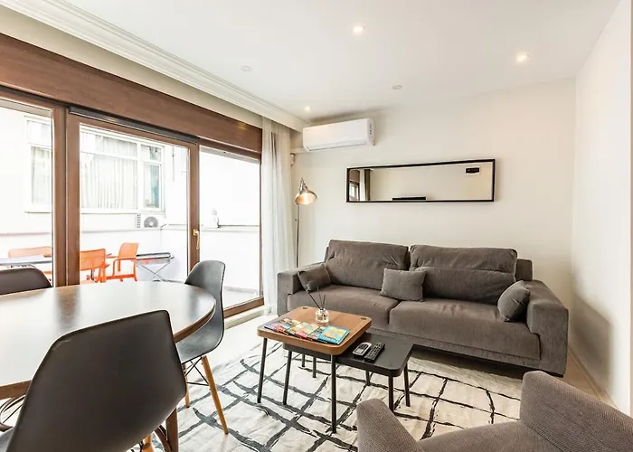 Private Building W Terrace Walk To Taksim & 6 Guests * 伊斯坦布尔