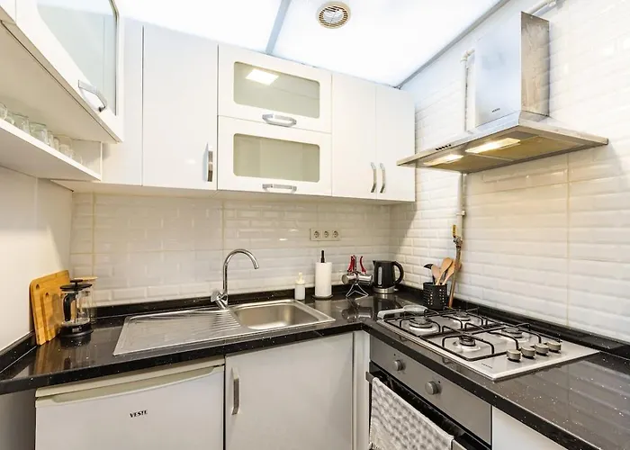 Private Building W Terrace Walk To Taksim & 6 Guests 度假居 *