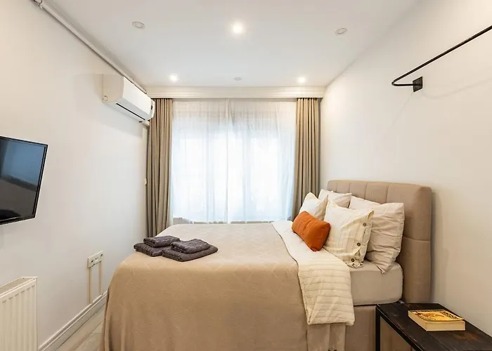 度假居 Private Building W Terrace Walk To Taksim & 6 Guests