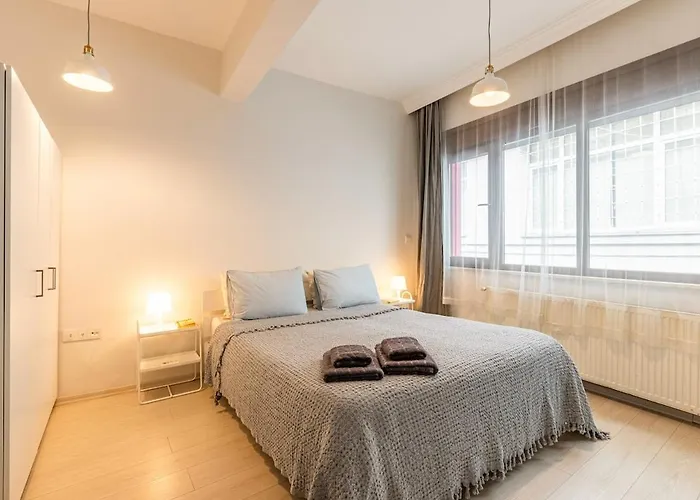 Private Building W Terrace Walk To Taksim & 6 Guests