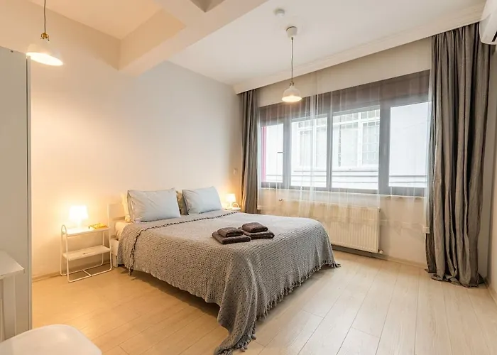 Private Building W Terrace Walk To Taksim & 6 Guests *