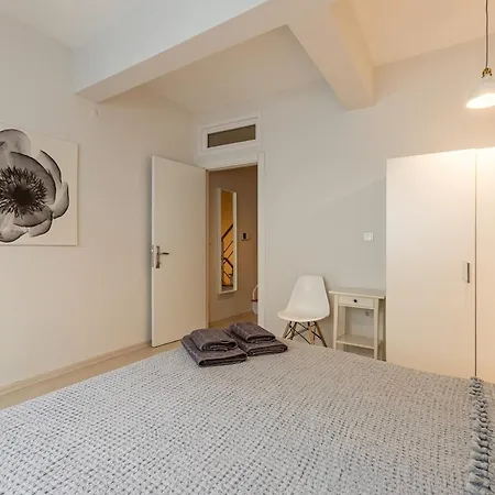 Private Building W Terrace Walk To Taksim & 6 Guests *
