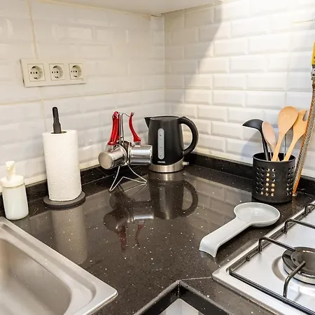 Private Building W Terrace Walk To Taksim & 6 Guests * Istambul