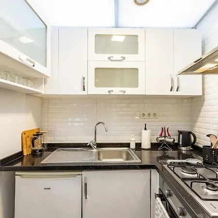 Private Building W Terrace Walk To Taksim & 6 Guests * Istambul