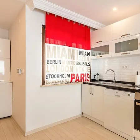 Casa de Férias Private Building W Terrace Walk To Taksim & 6 Guests *