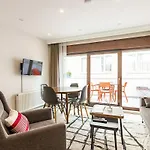 Feriehus Private Building W Terrace Walk To Taksim & 6 Guests