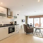 Feriehus Private Building W Terrace Walk To Taksim & 6 Guests *